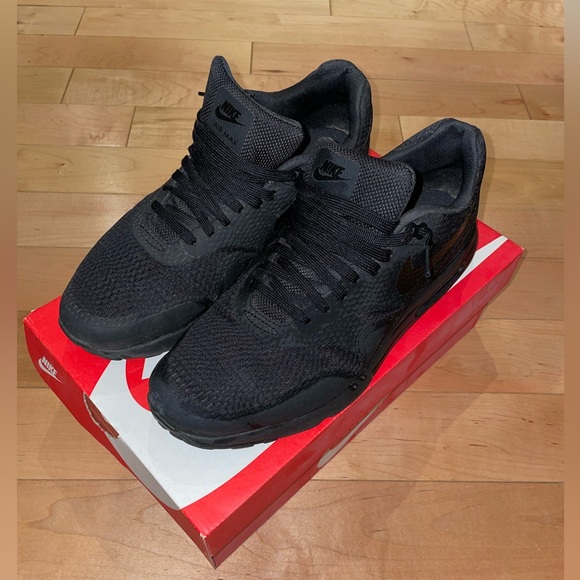 AIR MAX 1 ULTRA ESSENTIAL BLACK/BLACK SIZE 9 - Picture 2 of 12